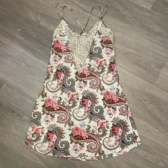 Victoria's Secret Other - Vintage Victorias Secret Gold Label Rose Floral And Paisley Print Chemise Slip